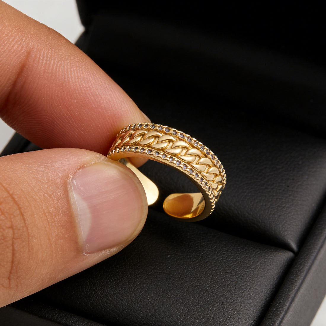 Luxury Gold Cuban Link Open Ring – Adjustable, Rhinestone-Embellished, Perfect for Daily Wear & Gift Giving