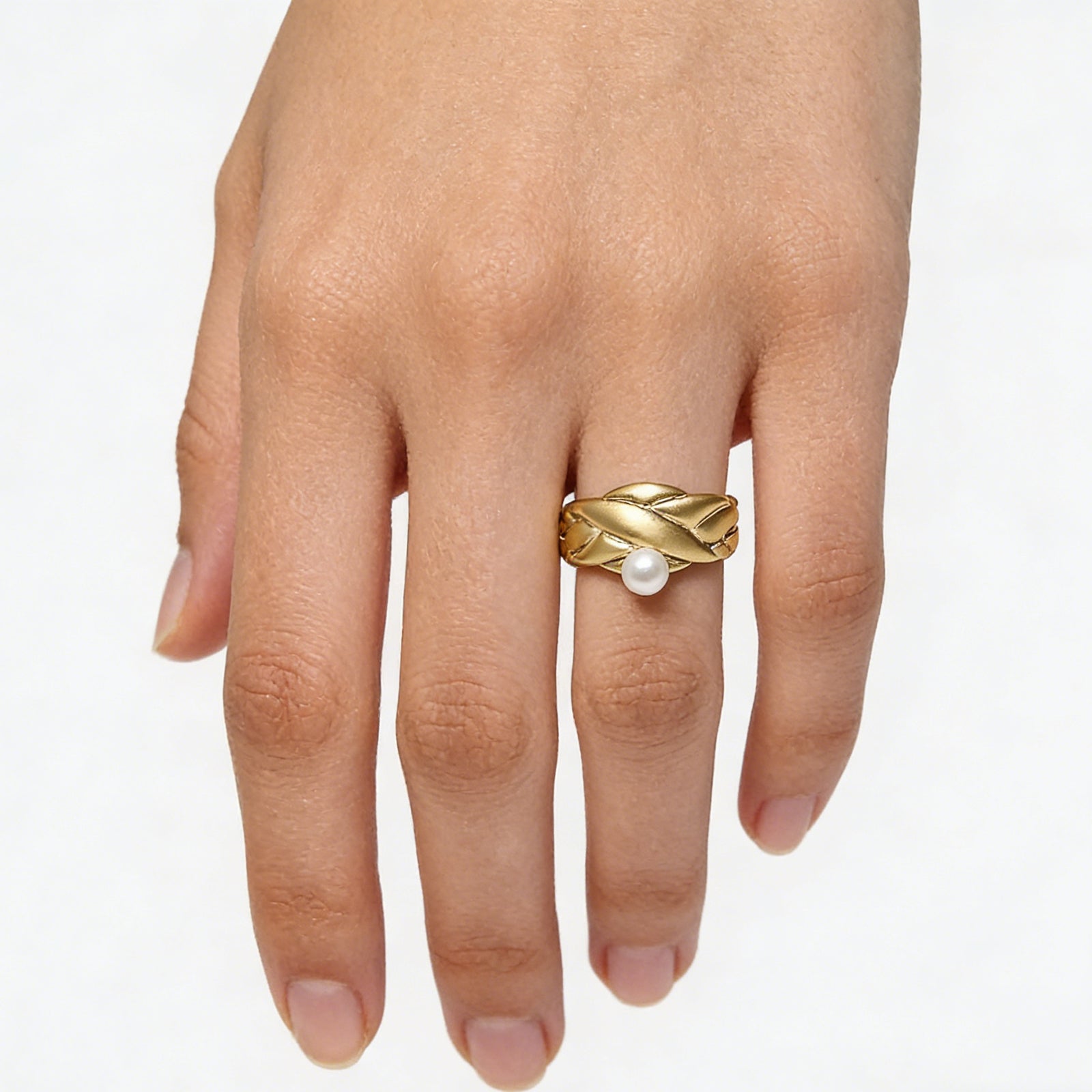 Vintage Leaf-Embrace Pearl Ring – Gold-Tone Sculptural Band with Lustrous Center Pearl for Timeless Elegance, image 2