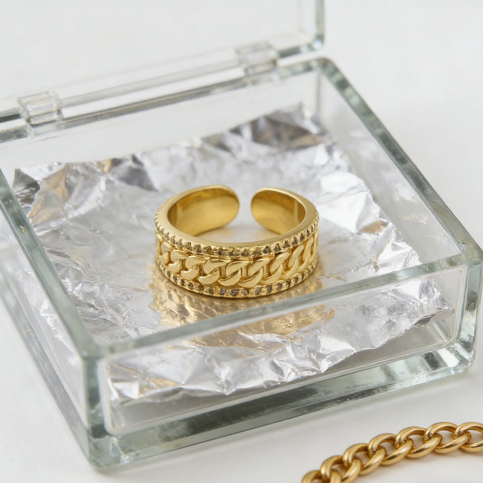 Luxury Gold Cuban Link Open Ring – Adjustable, Rhinestone-Embellished, Perfect for Daily Wear & Gift Giving