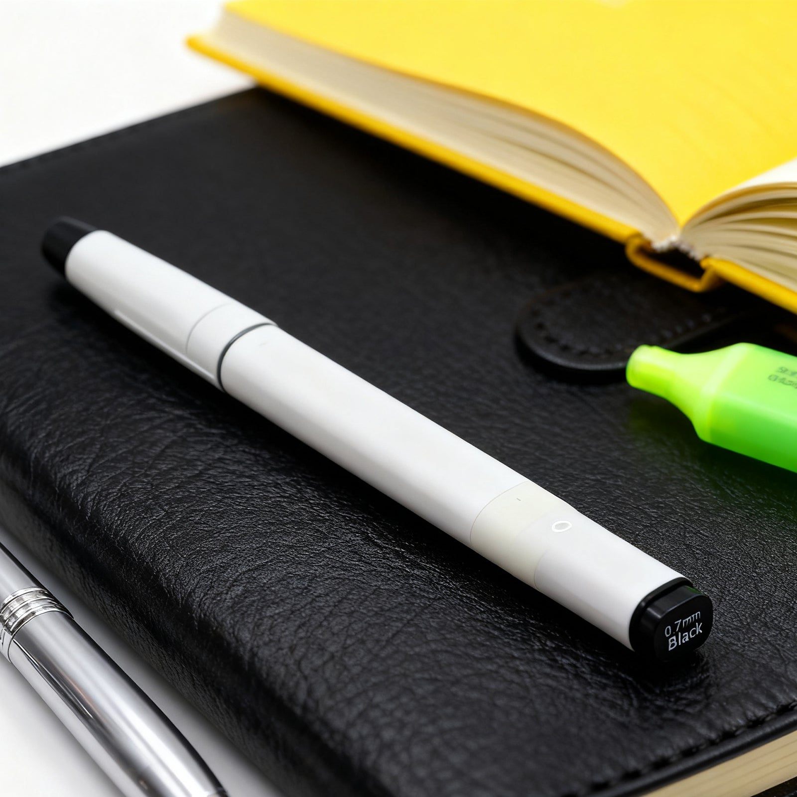 Minimalist Retractable Marker Pen – 0.7mm Black Ink, Matte White Barrel | Smooth Writing for Students & Office Use