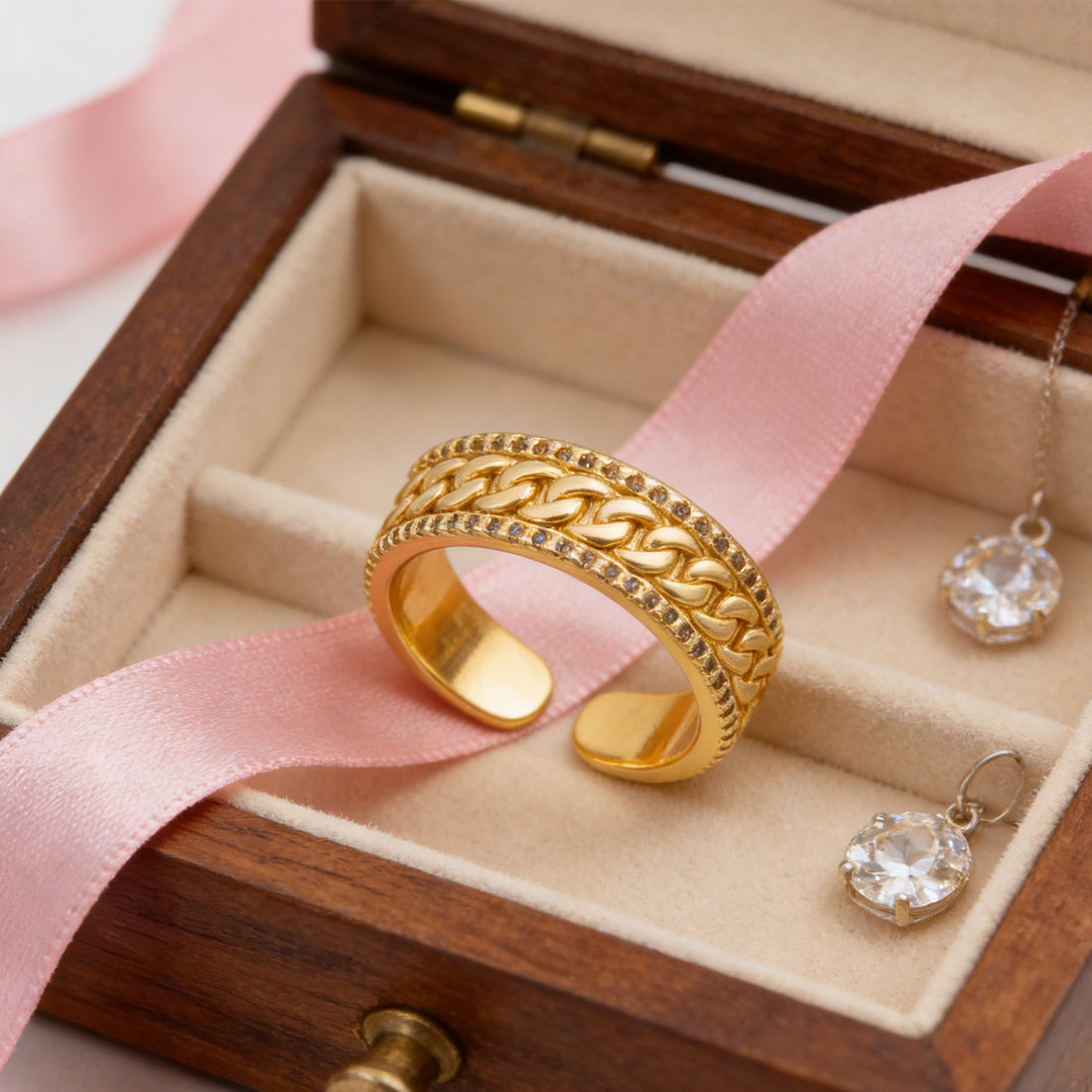 Luxury Gold Cuban Link Open Ring – Adjustable, Rhinestone-Embellished, Perfect for Daily Wear & Gift Giving