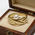 Vintage Leaf-Embrace Pearl Ring – Gold-Tone Sculptural Band with Lustrous Center Pearl for Timeless Elegance, image 6
