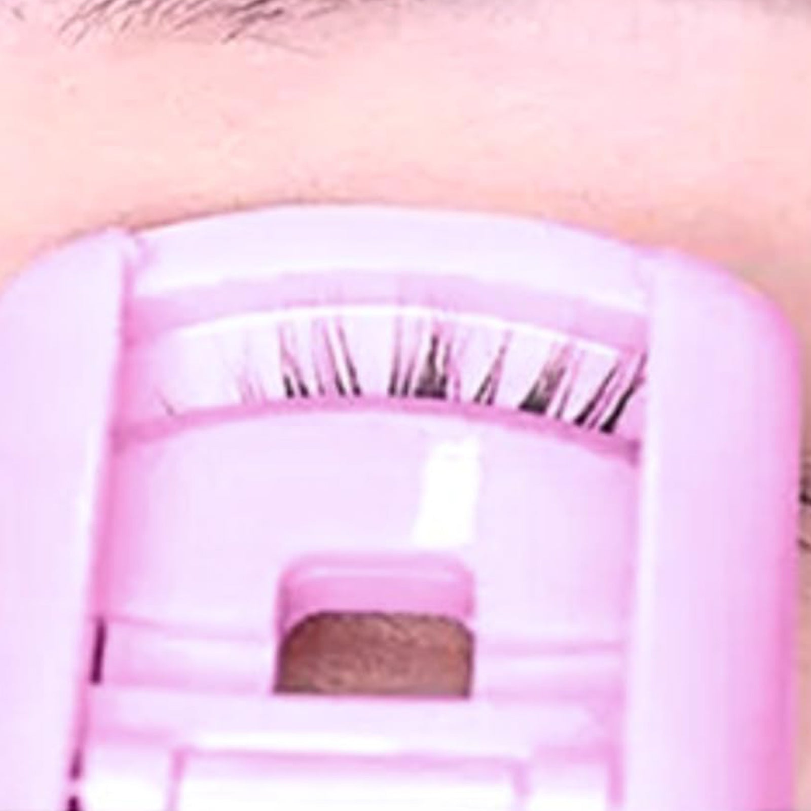 Wide-Angle Eyelash Curler – Non-Slip Grip with Soft Silicone Pad, Gentle Lifting Curler for All Eye Shapes, Pink / Purple Makeup Tool for Natural & Dramatic Lashes