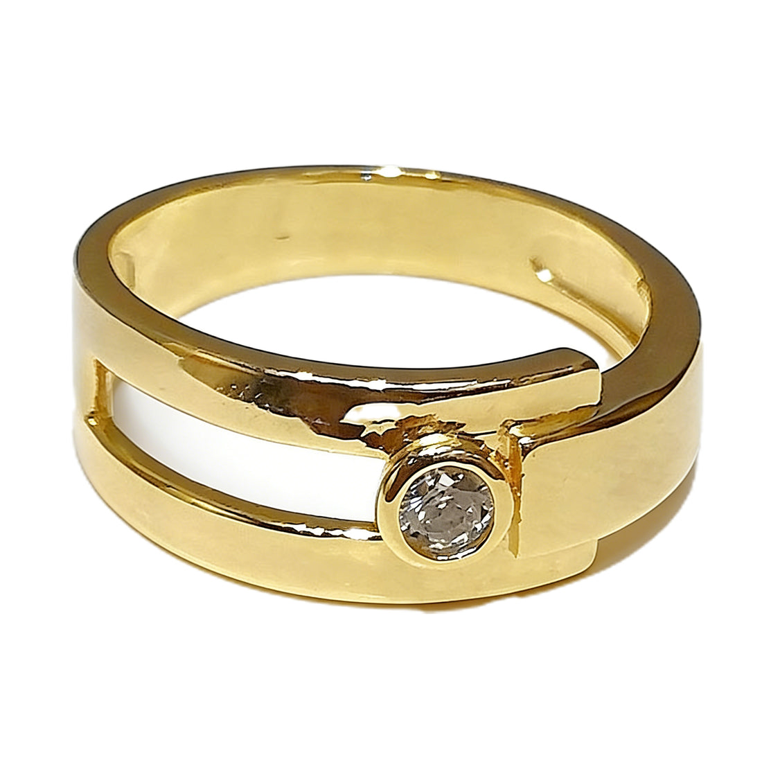 Modern Gold-Tone Split Band Ring with Solitaire Crystal – Minimalist Luxury Jewelry for Women & Men